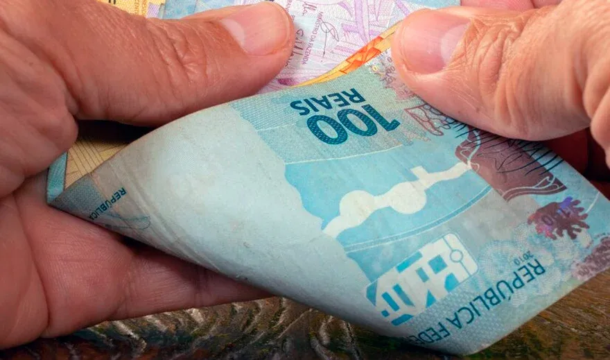 STJ afasta honorários por falta de intimação na fase definitiva.