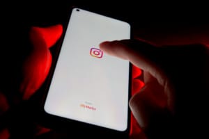 Burocracia exagerada para recuperação de conta no Instagram gera condenação por desvio produtivo