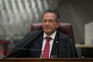 STJ debate honorários por equidade após exclusão da execução fiscal
